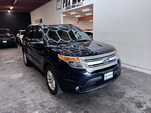 Used 2014 Ford Explorer XLT w/ Equipment Group 201A AWD/4WD image 2