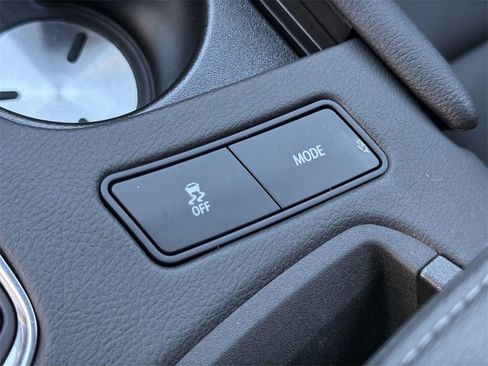 Used 2025 Cadillac XT6 Luxury image 18