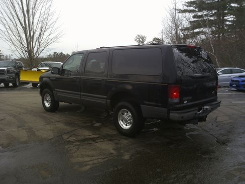 Used 2005 Ford Excursion XLS image 7