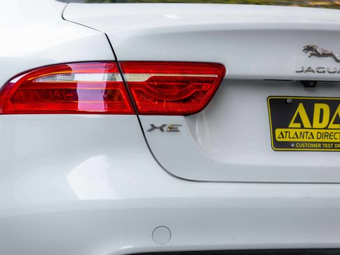 Used 2019 Jaguar XE Premium image 77