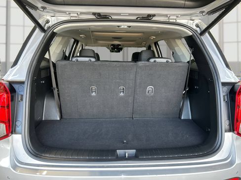 Used 2025 Hyundai Palisade Limited FWD image 12