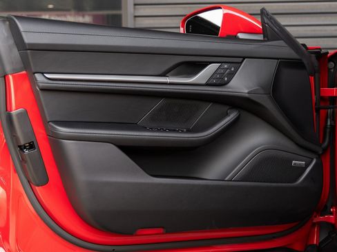 Certified 2025 Porsche Taycan AWD/4WD image 21