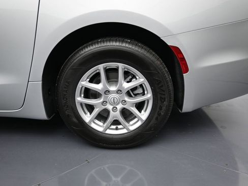 New 2026 Chrysler Pacifica Select image 10