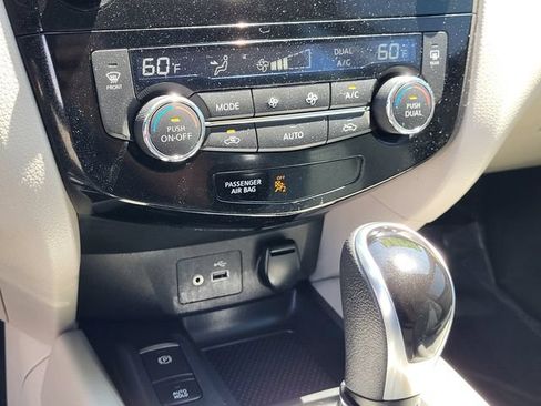 Used 2022 Nissan Rogue Sport SL AWD/4WD image 17