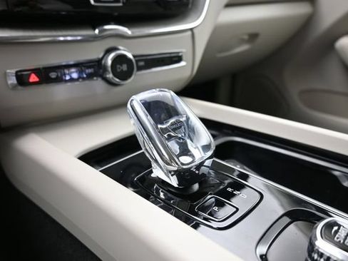 Used 2023 Volvo XC60 B5 Ultimate w/ Climate Package AWD/4WD image 13
