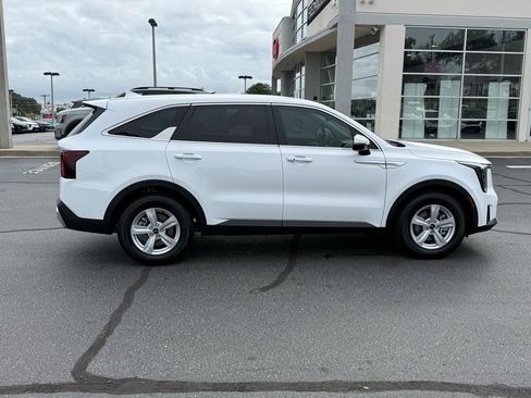 New 2026 Kia Sorento LX image 2