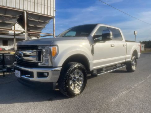 Used 2017 Ford F250 XLT w/ XLT Premium Package image 1