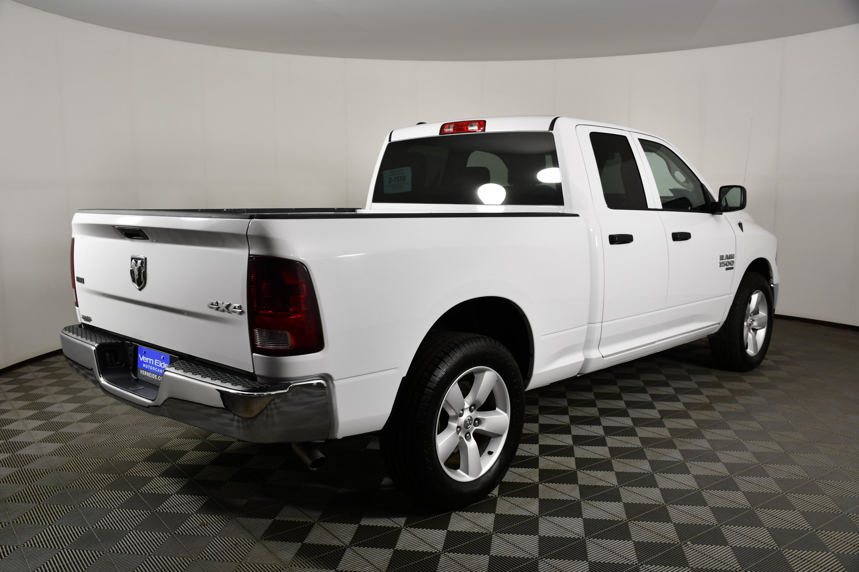 Used 2024 RAM 1500 Classic SLT AWD/4WD image 6