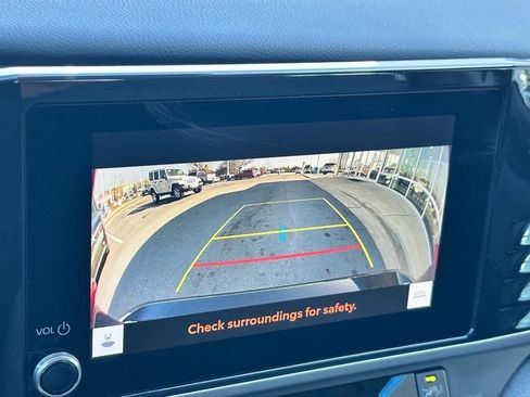 Used 2025 Toyota Camry LE image 9