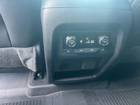 Used 2024 Chevrolet Traverse RS image 10