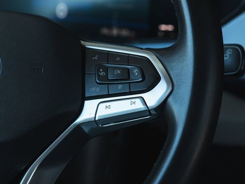 Used 2022 Volkswagen Taos SE image 33