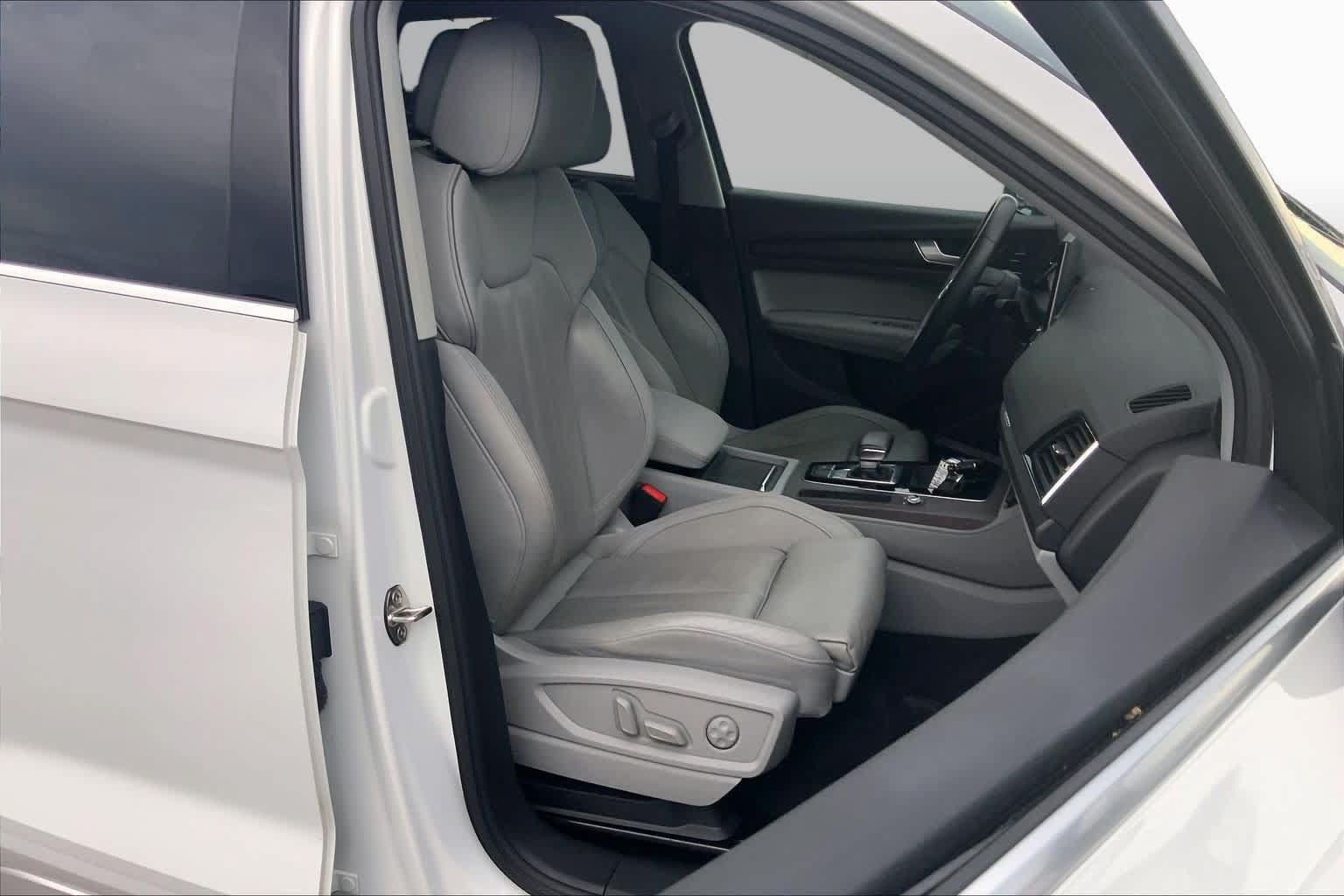 Used 2021 Audi Q5 e Premium Plus w/ Premium Plus Package AWD/4WD image 9