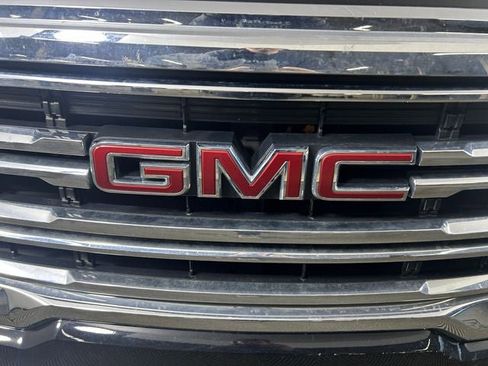 Used 2023 GMC Acadia SLT FWD image 10
