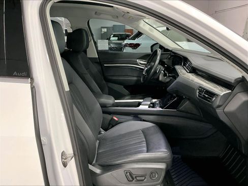 Certified 2024 Audi Q8 e-tron Premium Plus w/ Premium Plus Package image 10