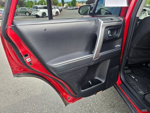 Used 2022 Toyota 4Runner SR5 AWD/4WD image 19