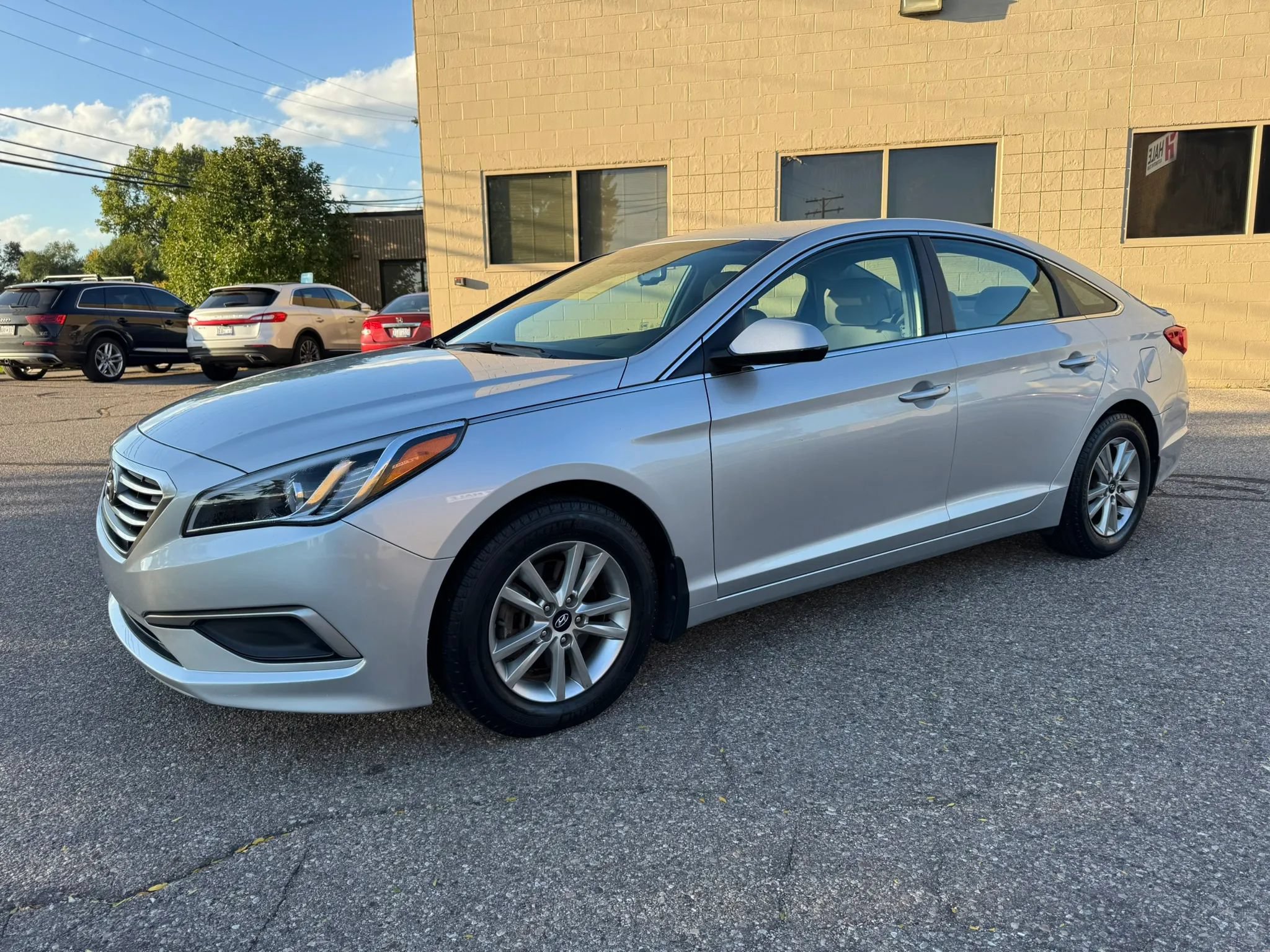 Used 2017 Hyundai Sonata SE w/ Winter Weather Package FWD image 4