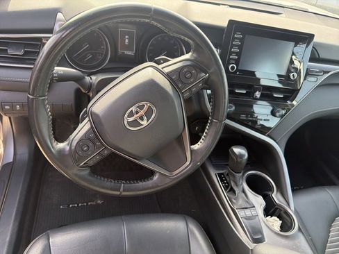 Used 2022 Toyota Camry SE image 10