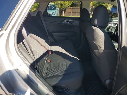 Certified 2024 Kia Sportage LX image 11