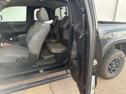 Used 2020 Toyota Tacoma SR image 5