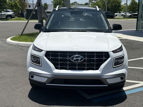 New 2025 Hyundai Venue Limited image 4