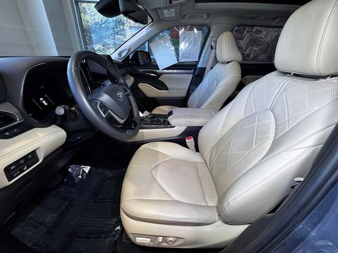 Certified 2024 Toyota Highlander Platinum AWD/4WD image 23
