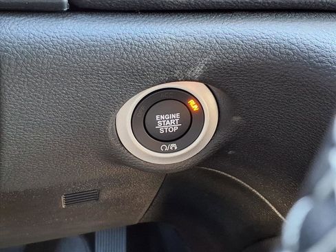 New 2026 Chrysler Pacifica Limited w/ Uconnect Theater Family Group image 10