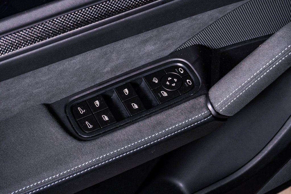 Used 2025 Porsche Cayenne GTS AWD/4WD image 26