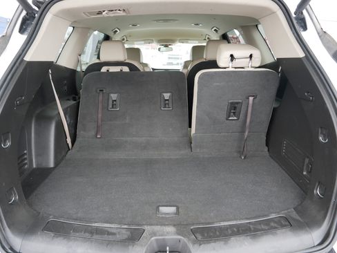 Used 2019 Buick Enclave Essence image 18