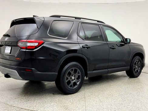 Used 2025 Honda Pilot TrailSport image 5