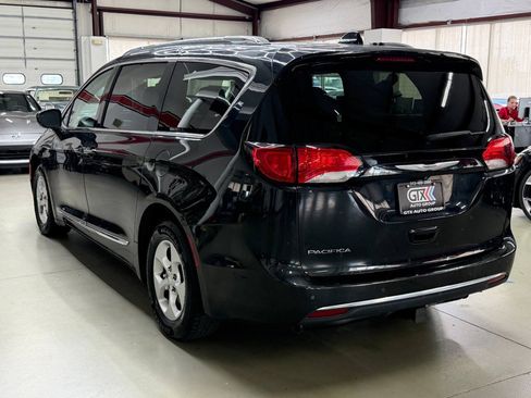 Used 2017 Chrysler Pacifica Touring-L Plus w/ Advanced Safetytec Group FWD image 4
