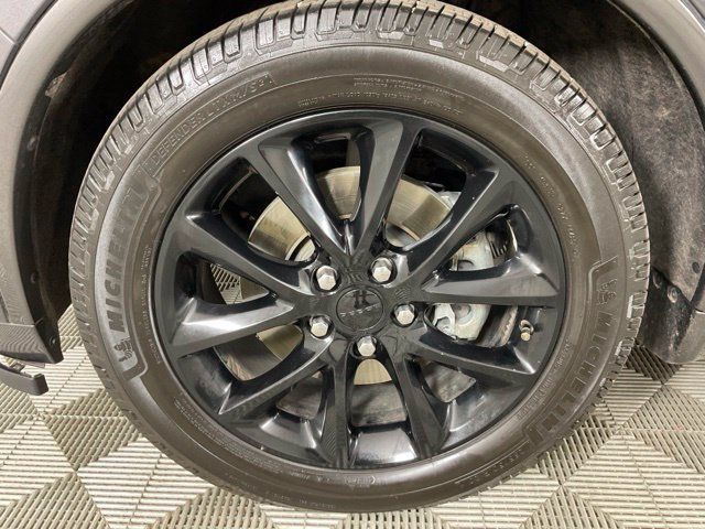 Used 2017 Dodge Durango R/T w/ Technology Group AWD/4WD image 30