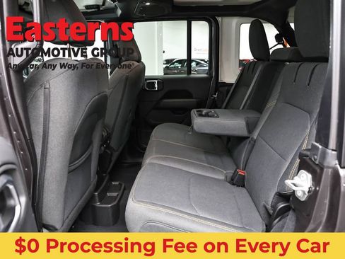 Used 2025 Jeep Wrangler Unlimited Sahara AWD/4WD image 22