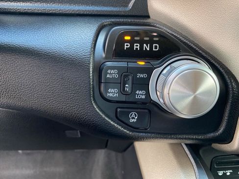 Used 2019 RAM 1500 Laramie AWD/4WD image 12