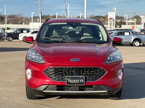 Used 2020 Ford Escape Titanium image 4