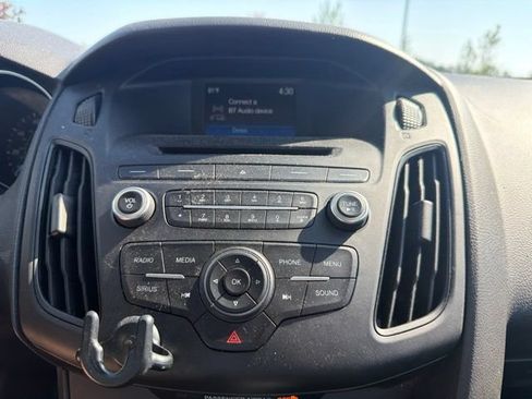 Used 2016 Ford Focus SE FWD image 22