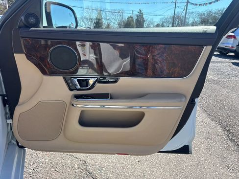 Used 2015 Jaguar XJ image 13
