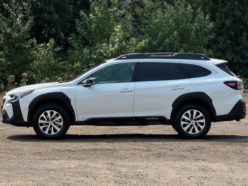 Used 2024 Subaru Outback Premium AWD/4WD image 4