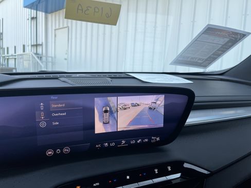 Used 2025 Buick Enclave Avenir w/ Super Cruise Package image 16