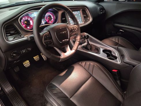 Used 2016 Dodge Challenger SRT Hellcat image 4