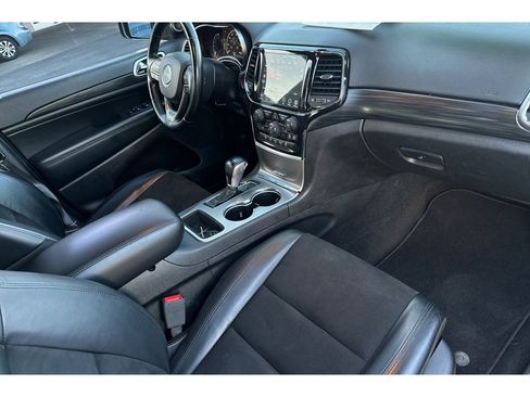 Used 2021 Jeep Grand Cherokee Laredo X image 18