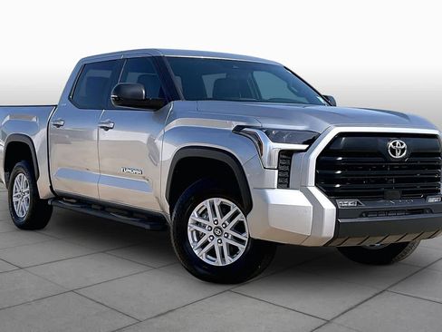 Used 2025 Toyota Tundra SR5 w/ SR5 Premium Package AWD/4WD image 3