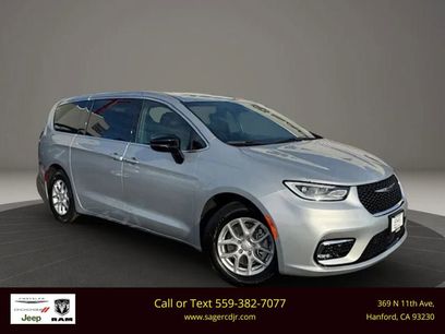 New 2026 Chrysler Pacifica Select