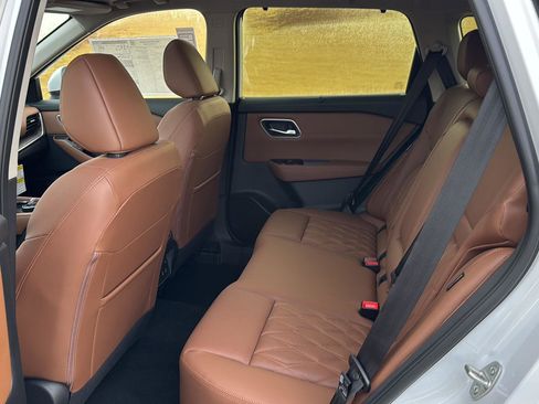 New 2026 Nissan Rogue Platinum w/ Platinum Premium Package image 9