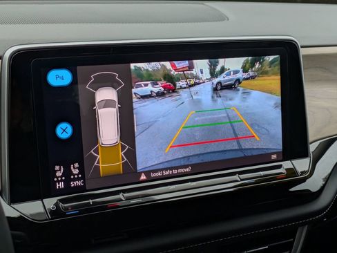 Used 2024 Volkswagen Atlas SE image 23