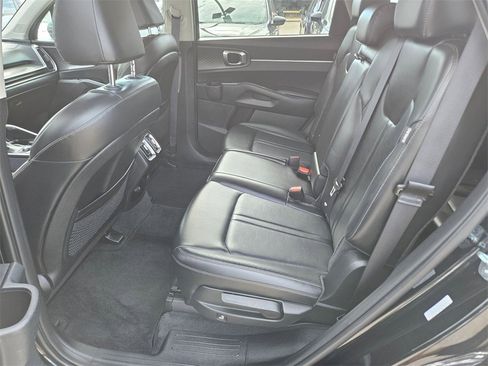 Used 2024 Kia Sorento S image 27