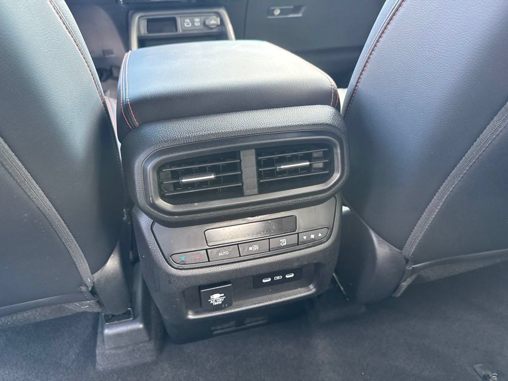Used 2025 Honda Pilot TrailSport image 44