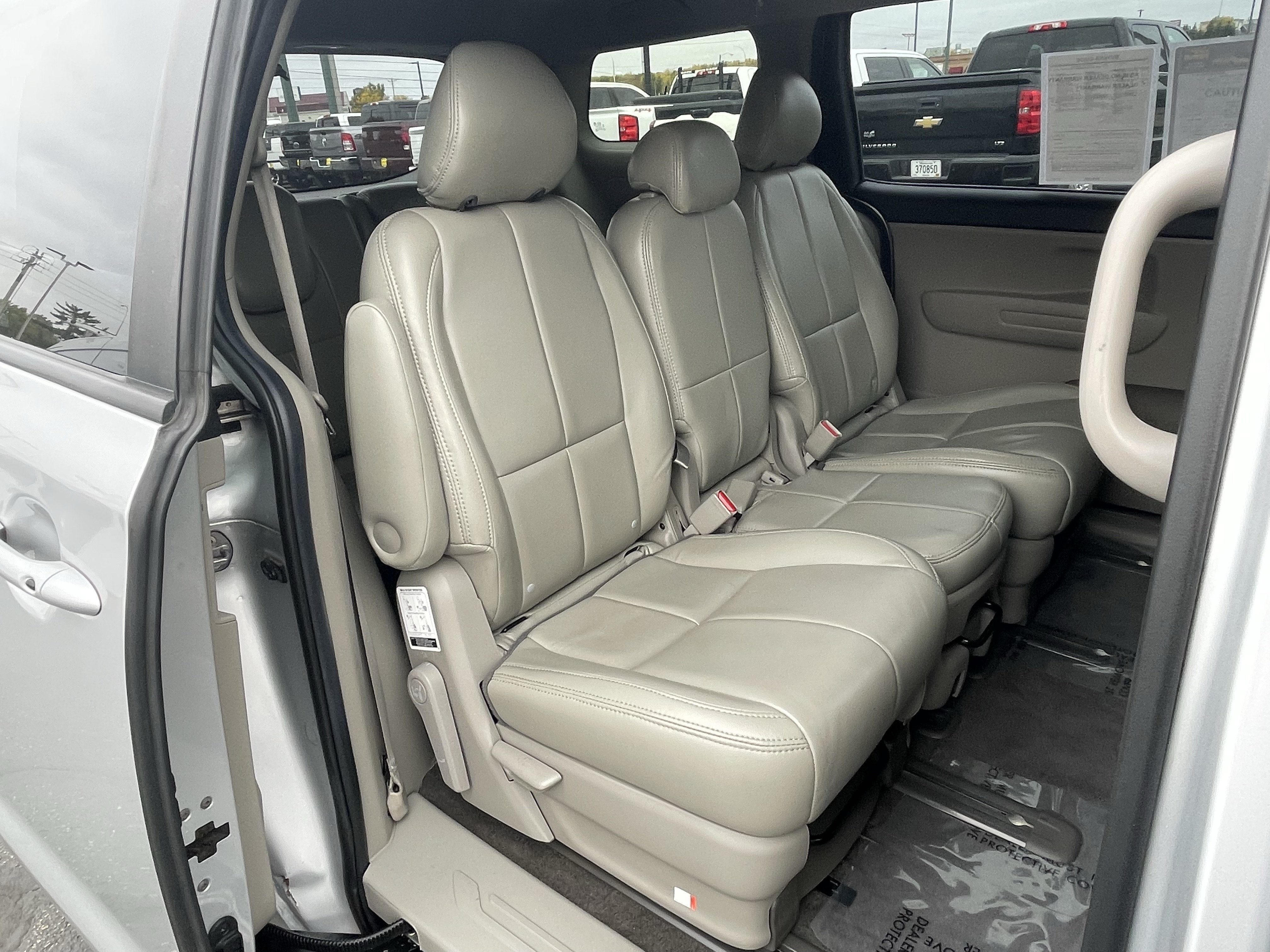 Used 2020 Kia Sedona LX FWD image 28