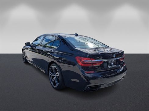 Used 2019 BMW 740i image 7