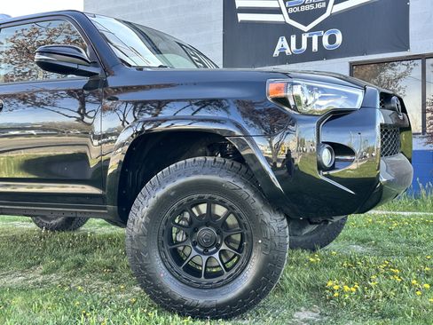 Used 2017 Toyota 4Runner SR5 Premium image 3