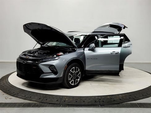 Used 2025 Chevrolet Blazer RS image 11